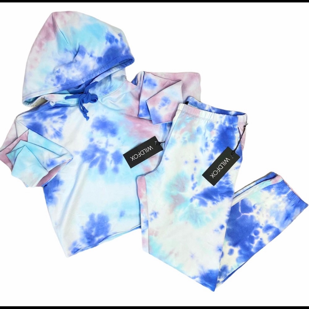 Wildfox Painted Sky Two Piece Tie Dye Matching Hoodie and Sweatpants Lounge Set.